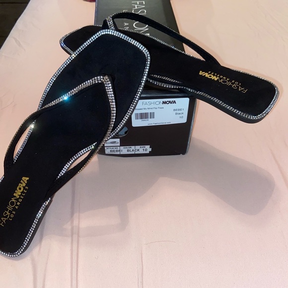 Fashion Nova Black Bling Flip Flops - Picture 1 of 3
